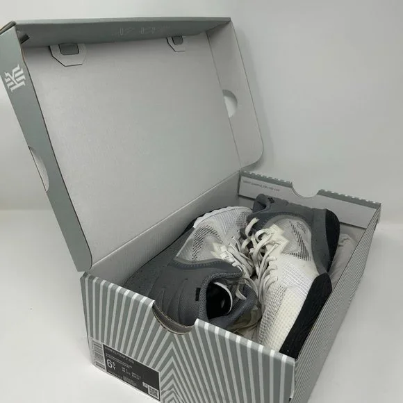 Kyrie Flystrap V (GS) - Picture 7 of 7